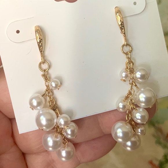 PEARL DANGLE DROP EARRINGS LAUNDRY BY SHERRI SEGAL NWT⭐️QUALITY GOLD PIERCED - Picture 2 of 6